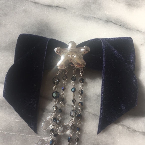 Swarovski crystal bow in midnight blue - Picture 6 of 6